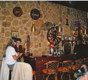 Ein Blick in die Amudi Bar Stalis