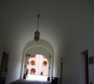 Durch das Tor