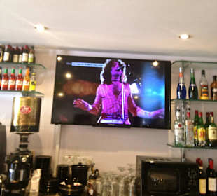 Plan B Café & Bar - Paul Rodgers on Screen