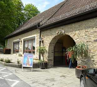 Cafe am Fuße der Burg