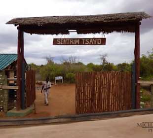 Eingang zum Sentrim Tsavo Camp