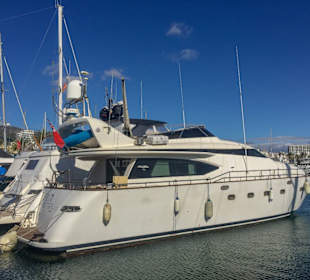 Luxusboote in der Marina