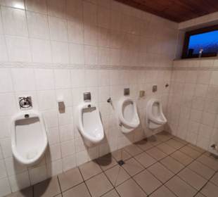 Saubere Herrentoilette