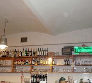 Hinter der Theke