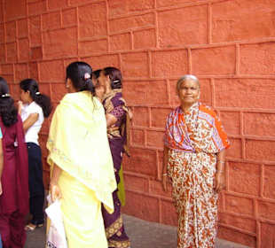 Indische Besucherinnen