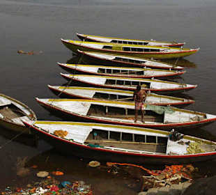 Łodzie nad Gangesem