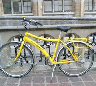 Транспорт в генте: желтенький велик