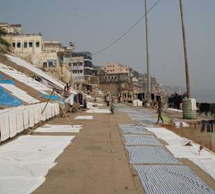 Wäschetrocknen am Gangesghat