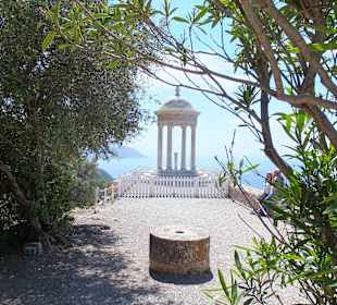 Pavillion aus weißem Marmor