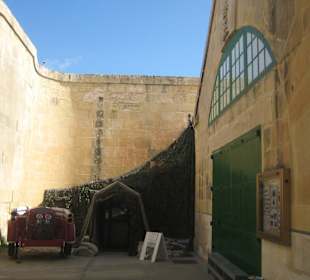 Eingang zum War Museum