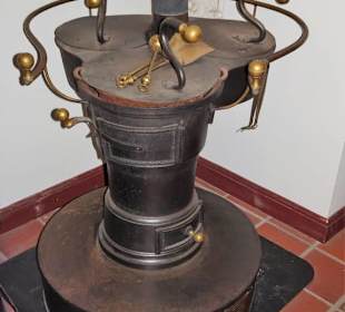 Historischer Ofen im Heimatmuseum