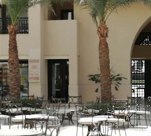 Geschäft von der Piazza aus gesehen