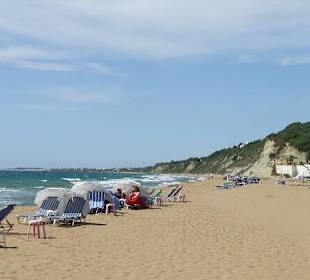 schöner, breiter, langer, ruhiger Sandstrand