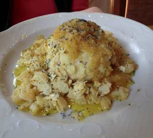 Apfelknödel mit Mohn-Mandel-Butter 