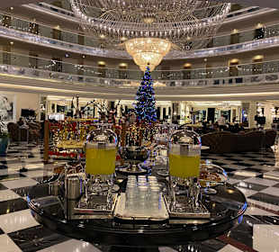 Weihnachtlich dekorierte Lobby