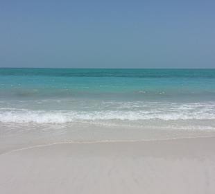 Saadiyat Beach, unglaubliche Farben des Meeres