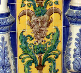 Keramikbild am Brückengeländer