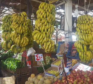 Obst- und Gemüsemarkt in der Altstadt (Dahar)