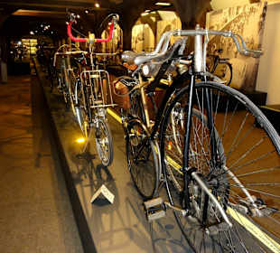 Fahrradausstellung in der großen Scheune