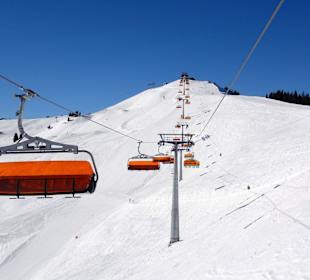 Pisten und Lifte im Skigebiet von Leogang