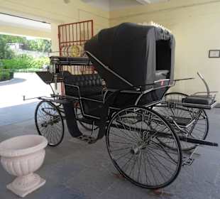 Alte Kutschen sieht man auch