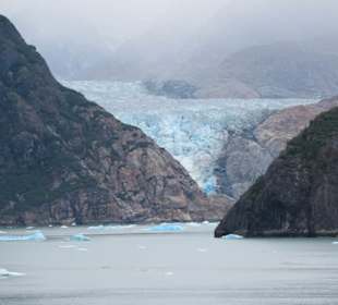 Im Vordergrund der Gletscher