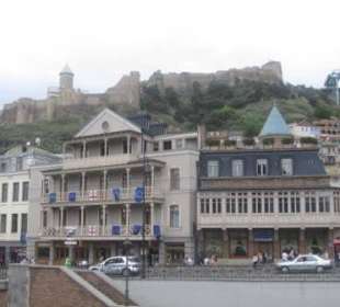 Die Festung Nariqala über der Altstadt