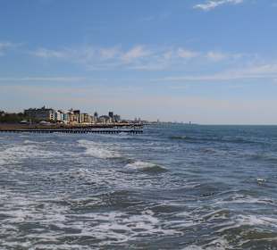 Blick vom Leuchtturm zu den Hotels