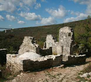 Ruine mit Blick Richtung Küste