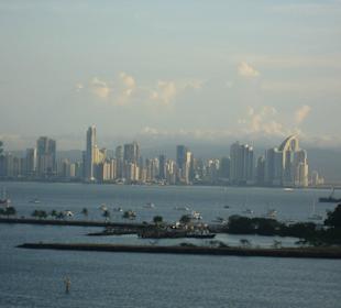 Silhouette von Panama-Stadt am frühen Morgen