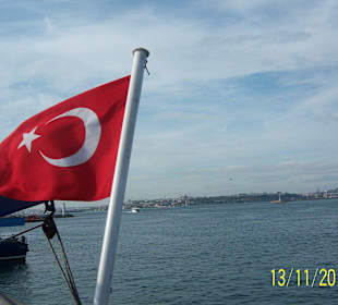 Quer über den Bosporus von Kadikoy nach Eminönü