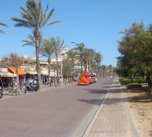 Strasse vor Strand