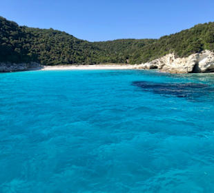 Badestop an einsamen Strand