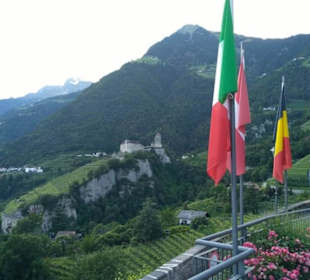 Ausblick zu Schloss Tirol