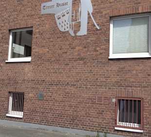 Haus Treuer Husar Blau-Gelb