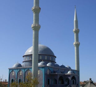 Moschee in Colakli mit blauen Kacheln