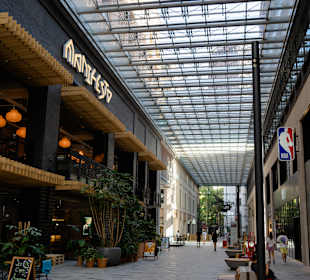Mall The Playce