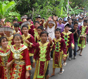 Sinulog Parade unterwegs an der Westküste