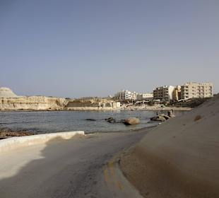 Xwejni Bay - von den Salt Pans aus gesehen
