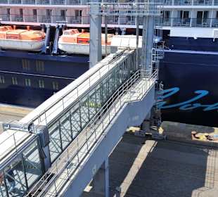 Zugang zum Schiff im Cruise Center