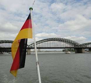 Große Kölner Hafenrundfahrt