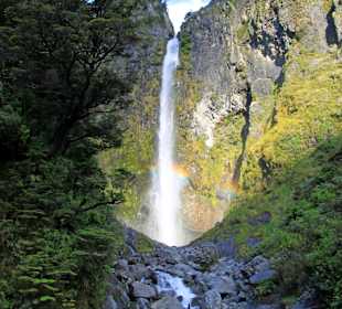 Devils Punchbowl Waterfall