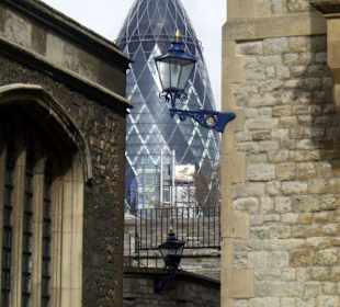 Ausblick  Tower Mauer mit Gherkin