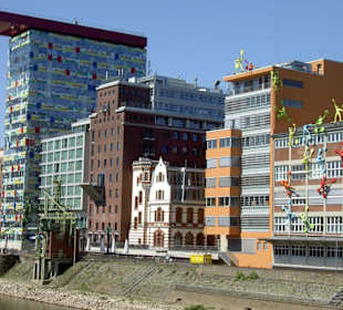 Bürogebäude im Medienhafen