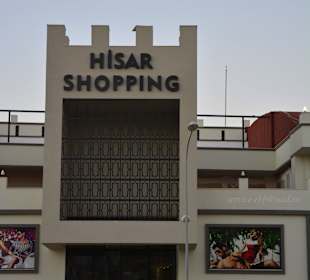 Shopping center opposite the Hotel Sherwood Breezes Resort
