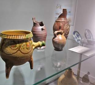 Alte Glas- und Keramikfunde im Museum Lüneburg