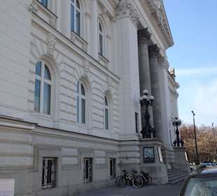 Galeria Sztuki  od frontu