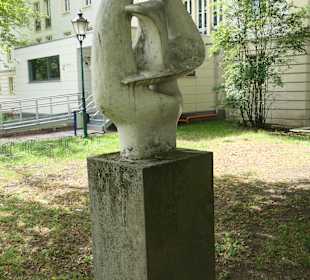 Abstrakte Plastik Inborn Power hinter dem Landtag