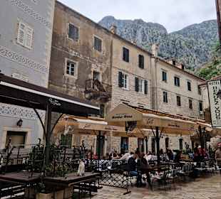 Platz mit Gastronomien