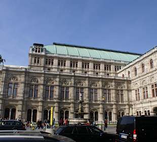 Seitenansicht der Oper